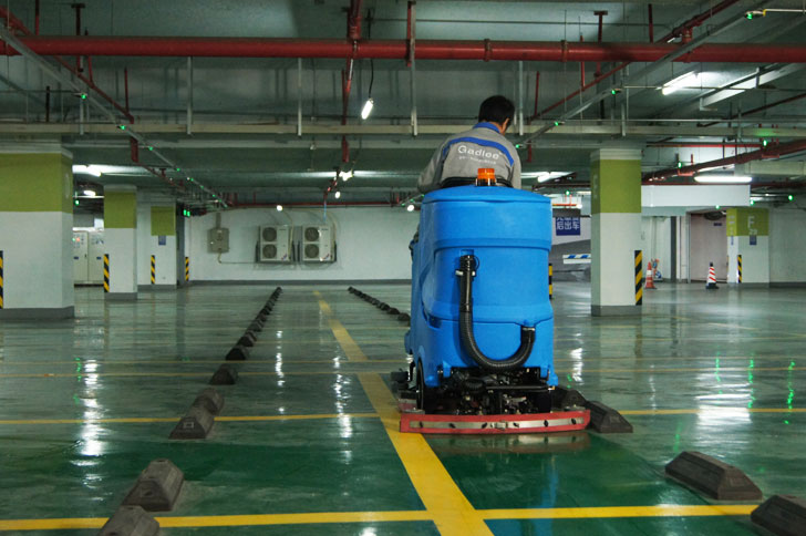 停车场清洁驾驶式华体会（中国）